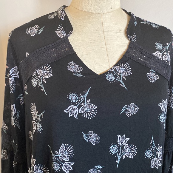 NEW Style & Co. 1X super cute top with adorable sleeves - Picture 7 of 13